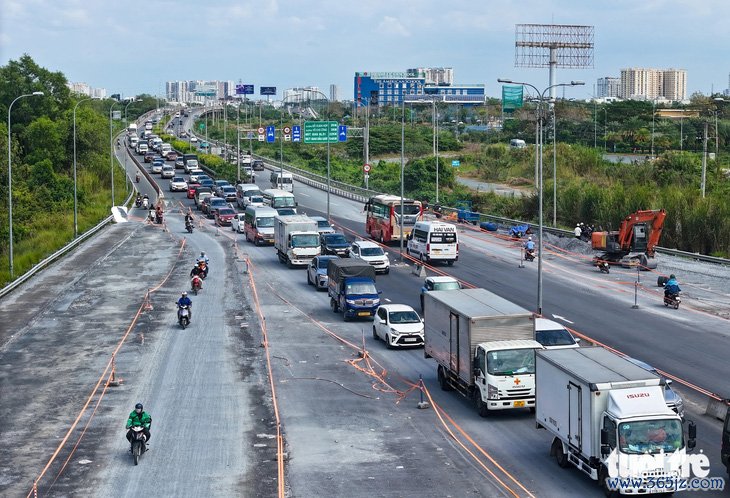 Vì sao cầu Bà Dạt và cầu Giồng Ông Tố 2 hoàn thiện nhưng chưa thể thông xe? - Ảnh 2.